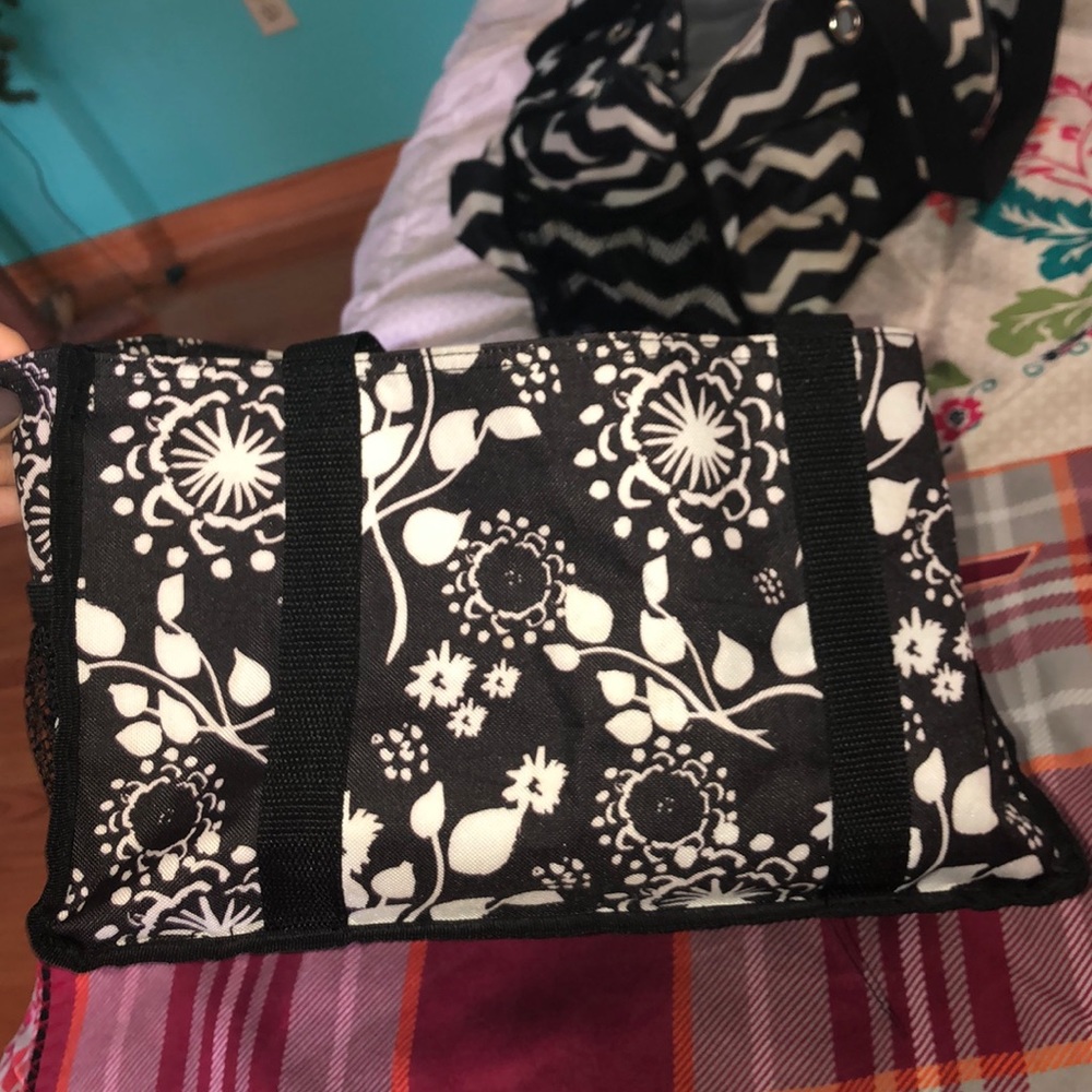 Black and white flower thirty one bag